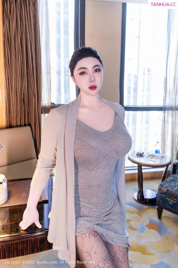   [XiuRen]高清写真图 2025.03.03 No.9955 风景尤美 丝袜美臀第11张图片